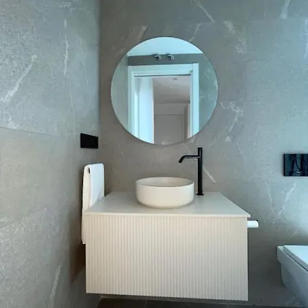 Nuevo Con Parking 伊伦